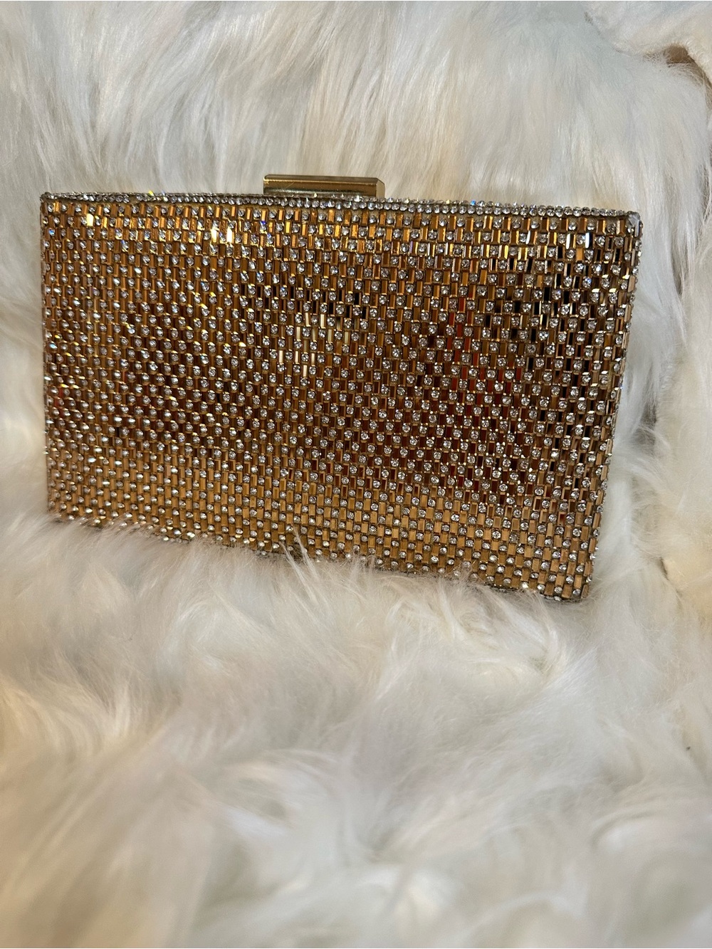 Elegant Gold Crystal Clutch with Chain Straps - Picture 3 of 14